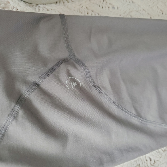 Champion Mid Rise Yoga Capri- Size M - Picture 5 of 8